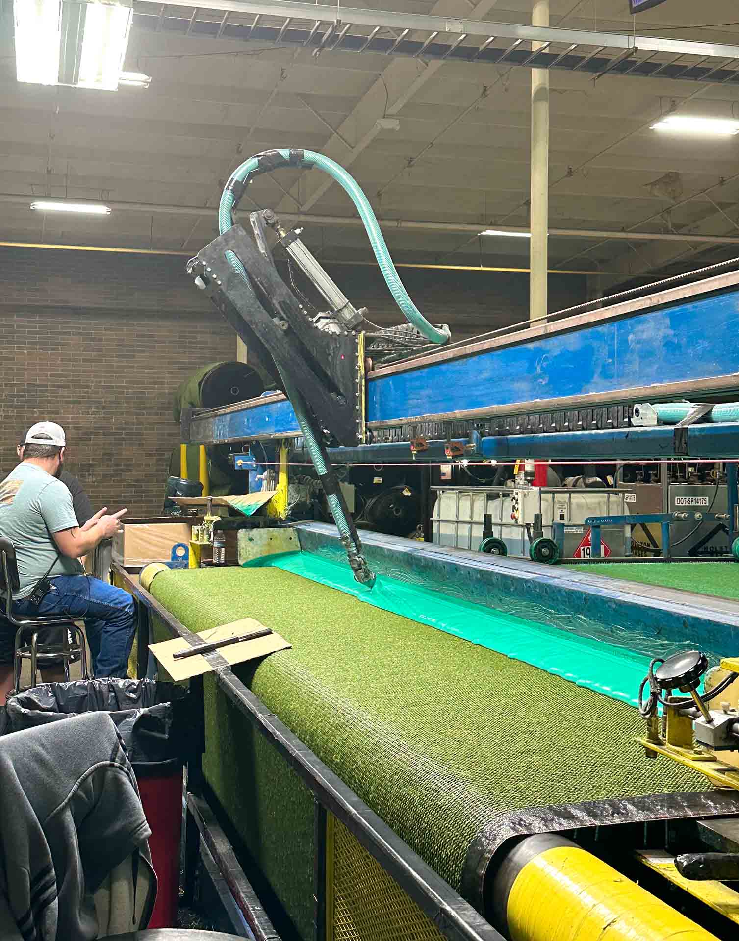 Manufacturing process of turf