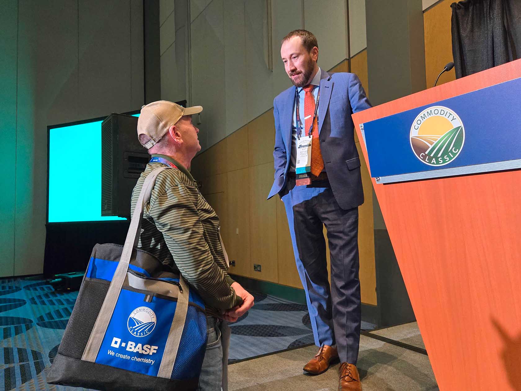 Scott Gerlt visits with farmer at Commodity Classic